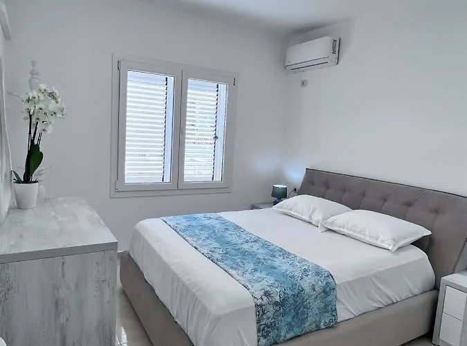 White Luxury Appartement