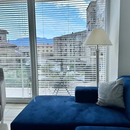 White Luxury Apartman *