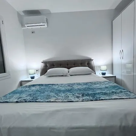 White Luxury Apartman *